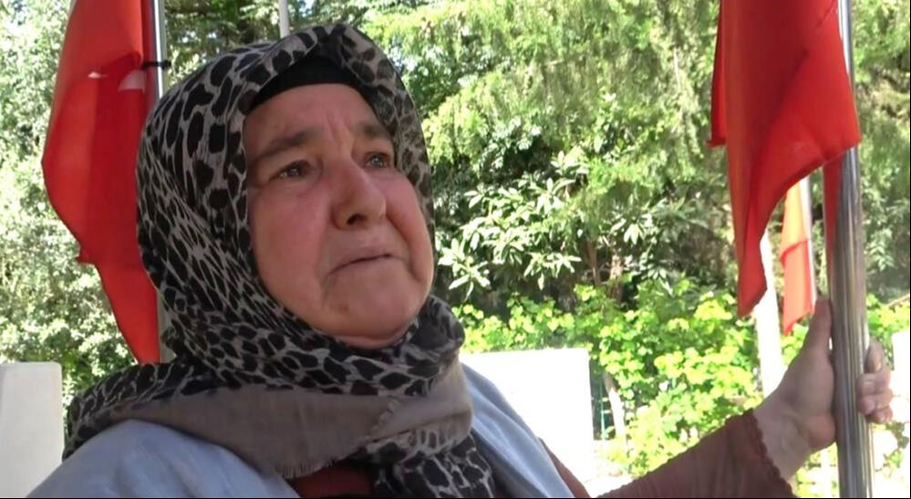 Şehit annesinden yürek yakan sözler: Yılanlardan korkmasam gece mezarı başında yatarım - 3. Resim