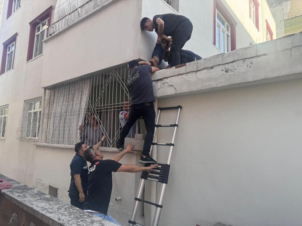 Yaramaz çocuk yürekleri ağza getirdi! AFAD, itfaiye, polis çıkarmak için seferber oldu.... - 1. Resim