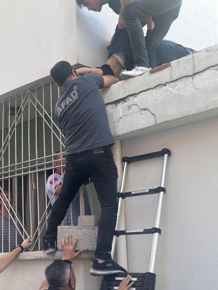 Yaramaz çocuk yürekleri ağza getirdi! AFAD, itfaiye, polis çıkarmak için seferber oldu.... - 2. Resim