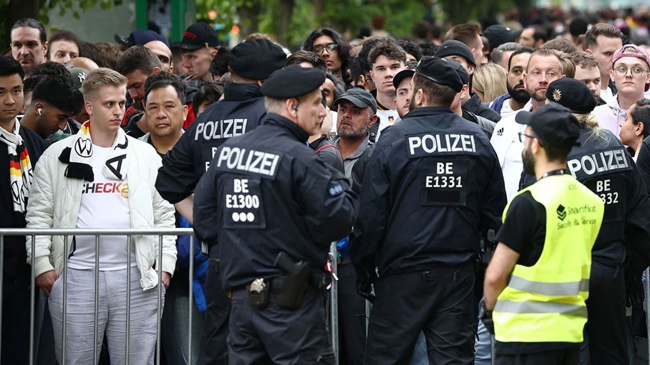 EURO 2024'te baltalı saldırgan polis vurarak etkisiz hale getirdi - Spor