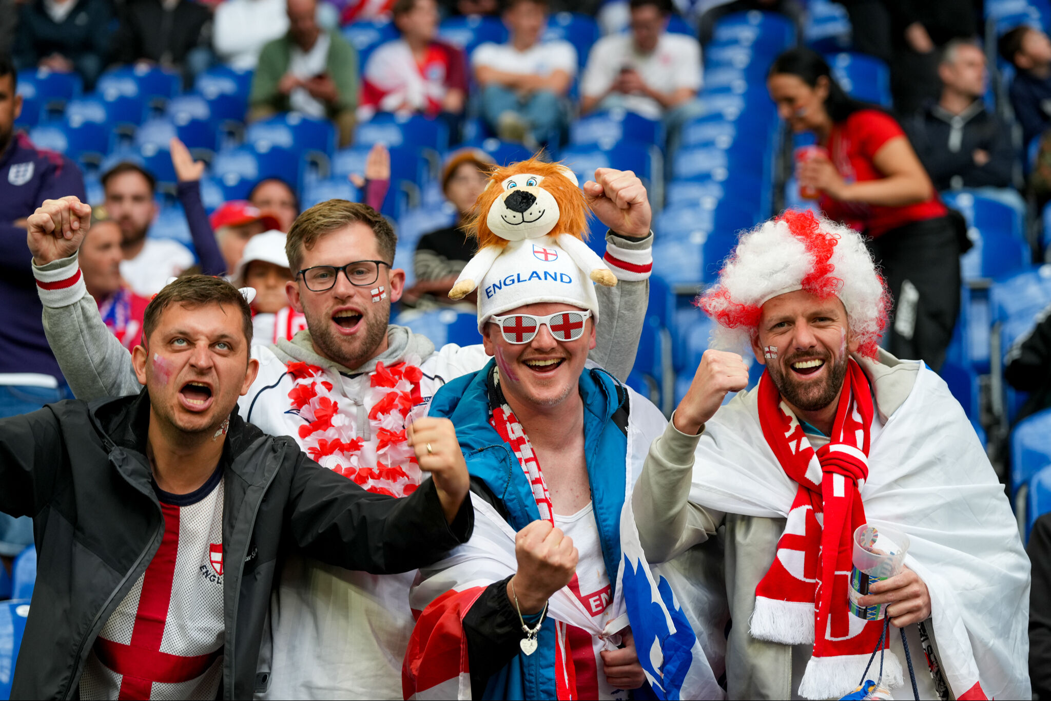 EURO 2024'te Sırbistan-İngiltere kozlarını paylaşıyor - 2. Resim