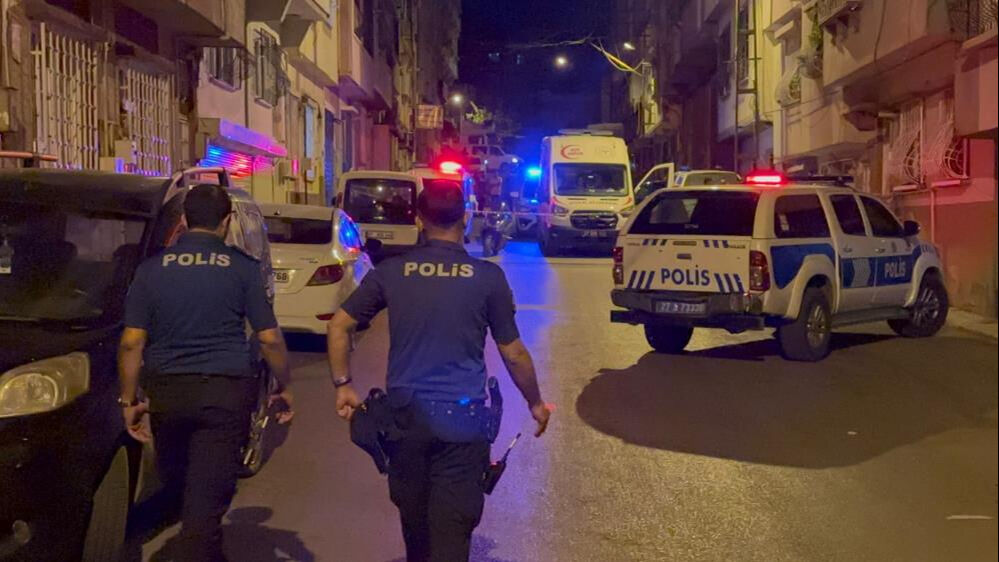 Gaziantep'te dehşet! Cinnet getiren adam önüne geleni vurdu: 6 ölü, 2 yaralı Gaziantep'te dehşet! Cinnet getiren Suriyeli önüne geleni vurdu: 6 ölü, 2 yaralı - 4. Resim
