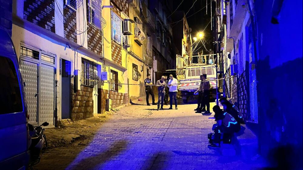 Gaziantep'te dehşet! Cinnet getiren adam önüne geleni vurdu: 6 ölü, 2 yaralı Gaziantep'te dehşet! Cinnet getiren Suriyeli önüne geleni vurdu: 6 ölü, 2 yaralı - 2. Resim