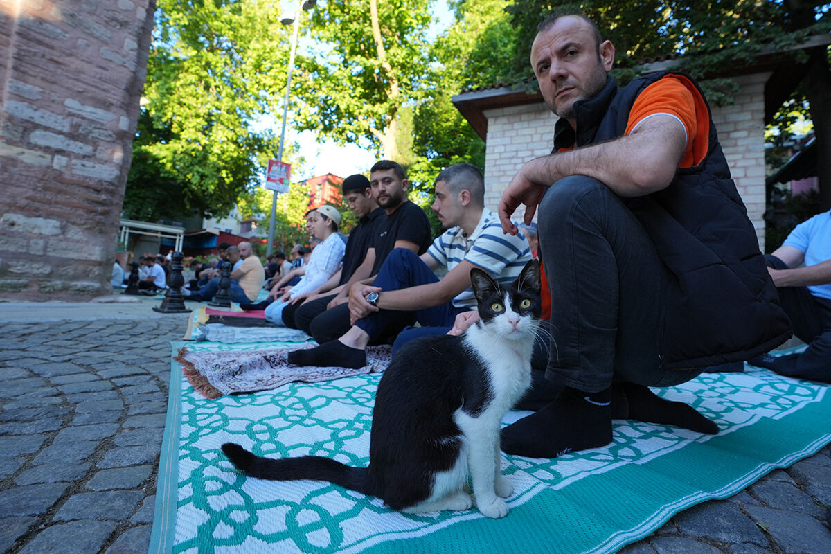 Kariye Camisi doldu taştı... 79 yıl sonra ilk bayram namazı Kariye Camisi doldu taştı... 79 yıl sonra ilk bayram namazı - 2. Resim