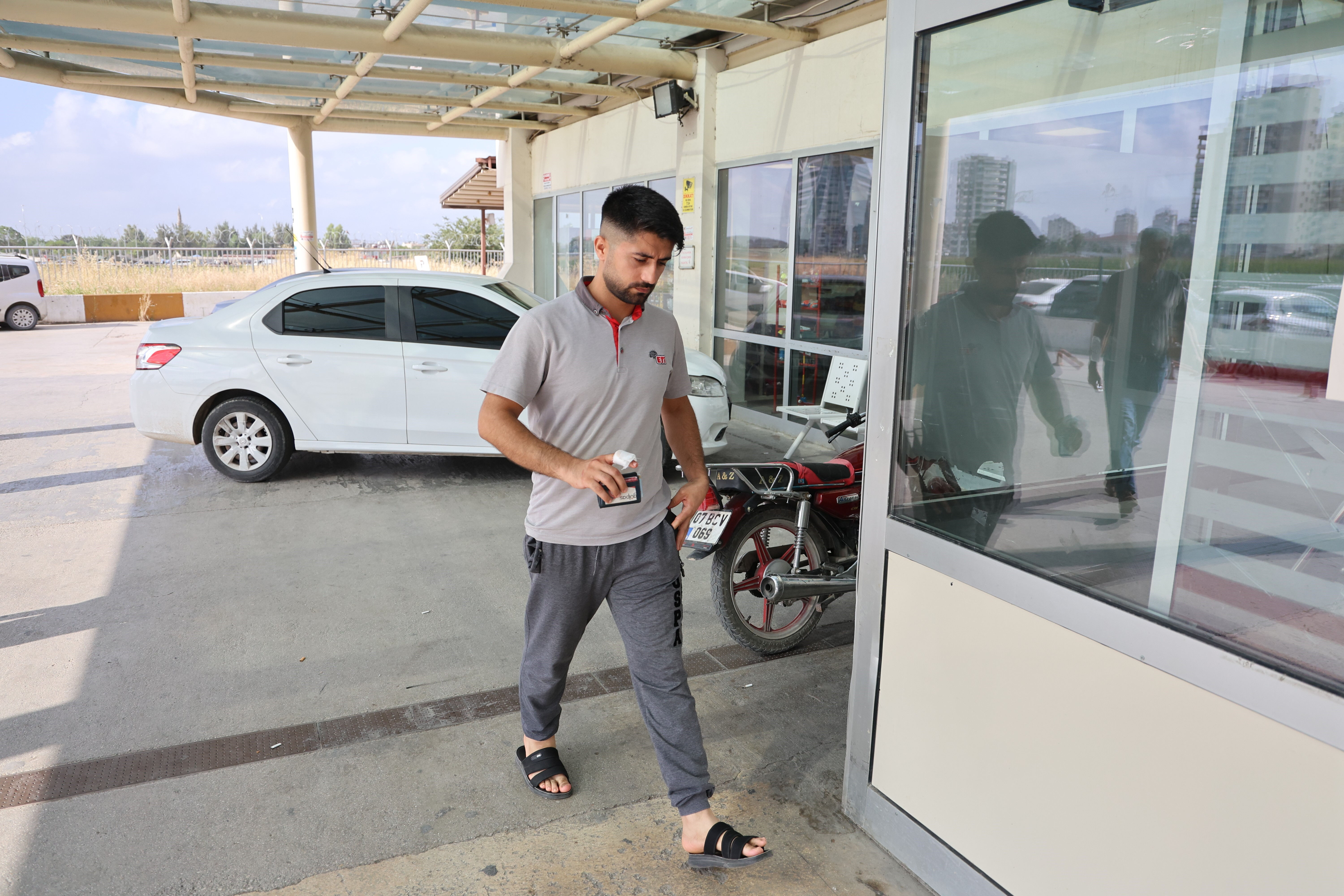 Türkiye genelinde 1000'lerce acemi kasap kurban yerine kendini keserek hastanelik oldu - 4. Resim