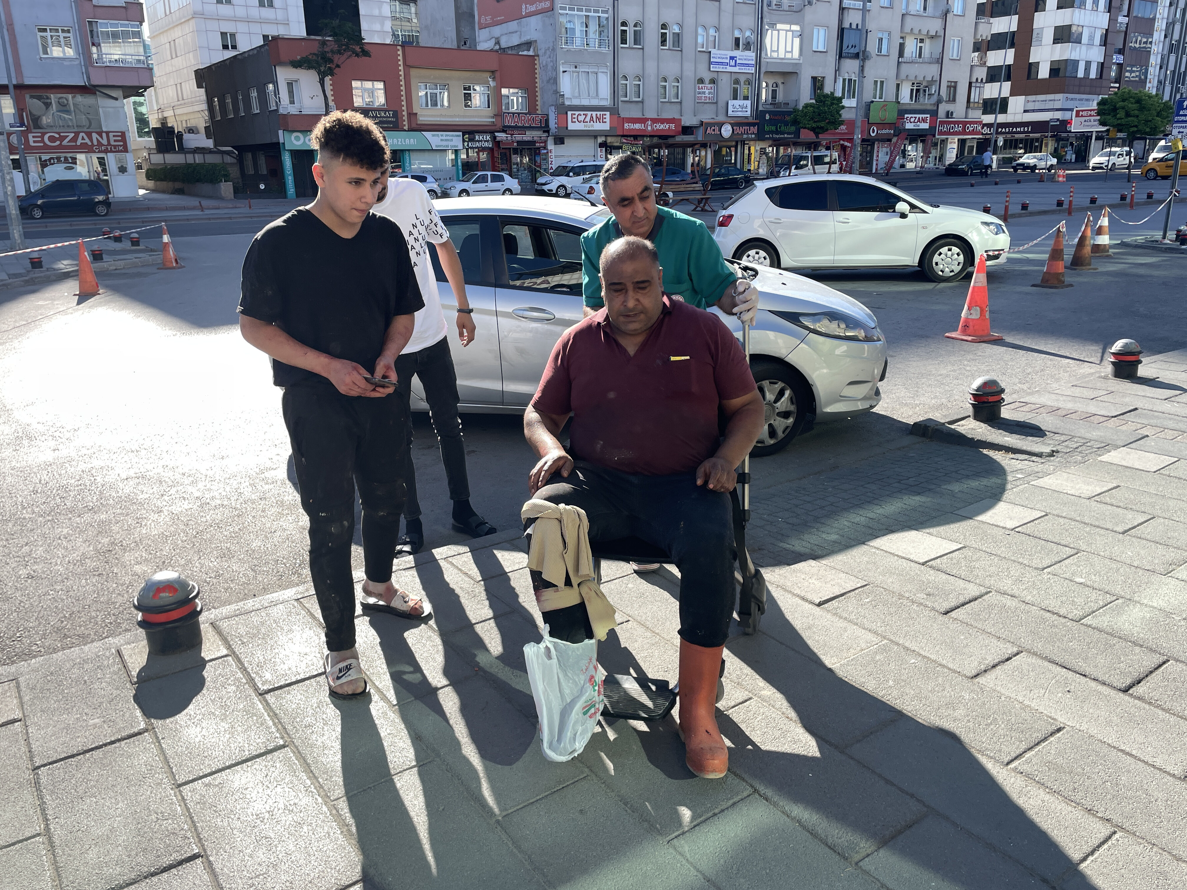 Türkiye genelinde 1000'lerce acemi kasap kurban yerine kendini keserek hastanelik oldu - 1. Resim