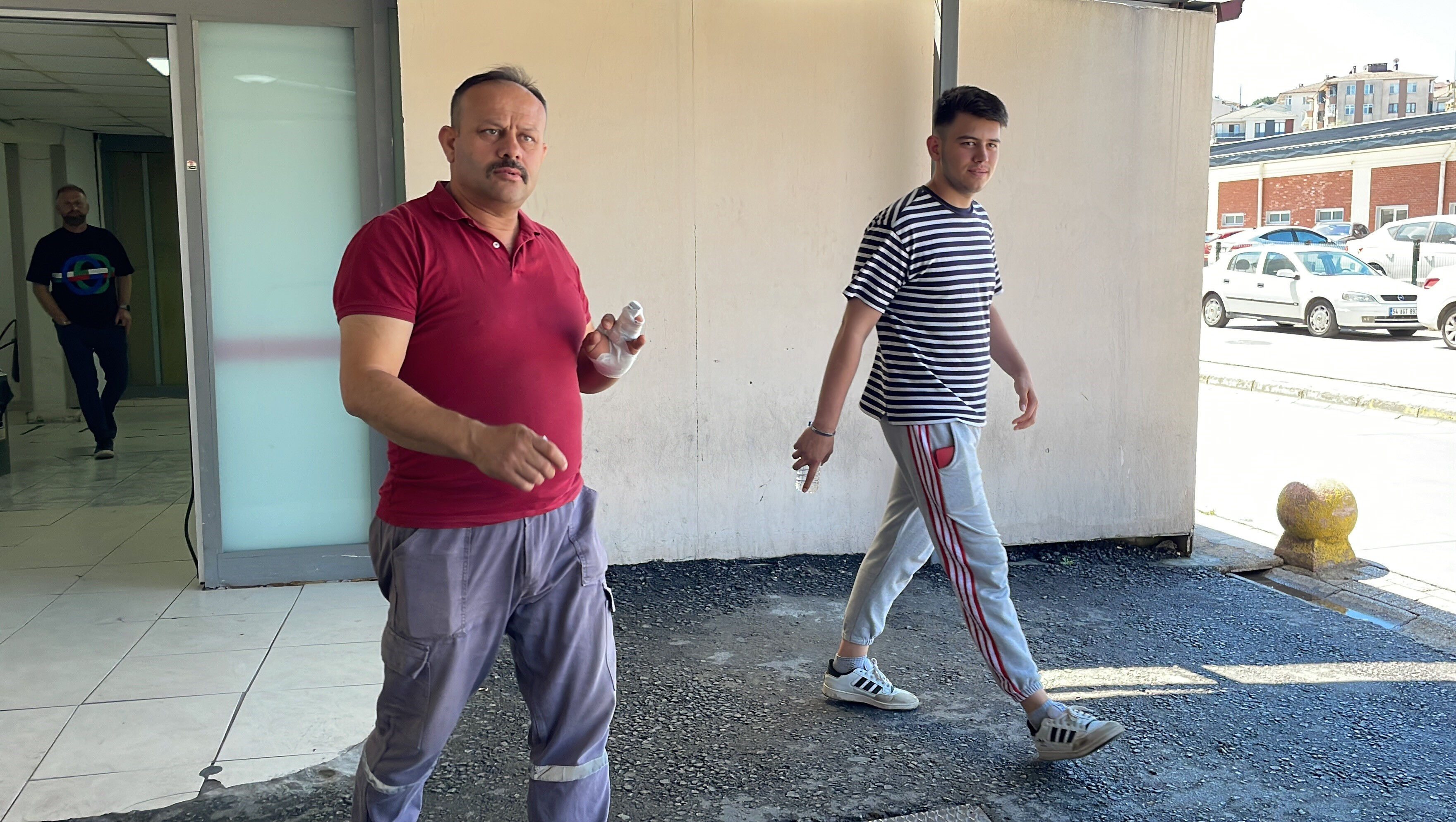 Türkiye genelinde 1000'lerce acemi kasap kurban yerine kendini keserek hastanelik oldu - 5. Resim