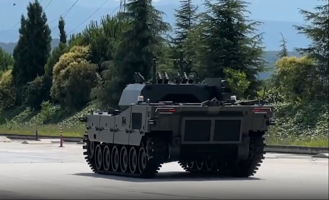 Türkiye'nin ilk ağır hizmet insansız kara aracı ALPAR yurt dışında sergilenecek! Türkiye'nin ilk ağır hizmet insansız kara aracı ALPAR yurt dışında sergilenecek! - 2. Resim