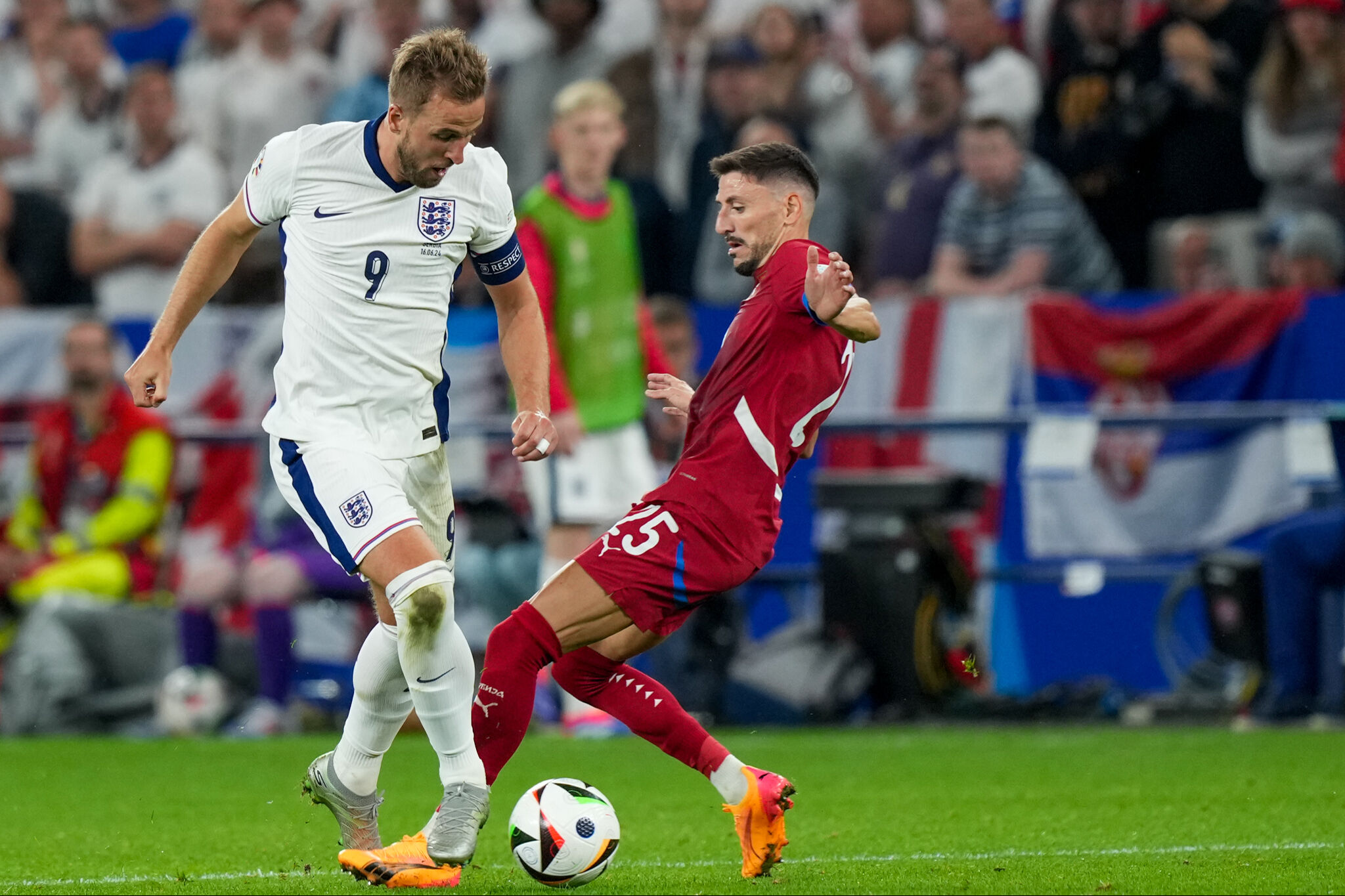 Avrupa Şampiyonası'na ırkçılık lekesi bulaştı! Kosova'dan UEFA'ya şikayet Avrupa Şampiyonası'na ırkçılık lekesi bulaştı! Kosova'dan UEFA'ya şikayet - 1. Resim