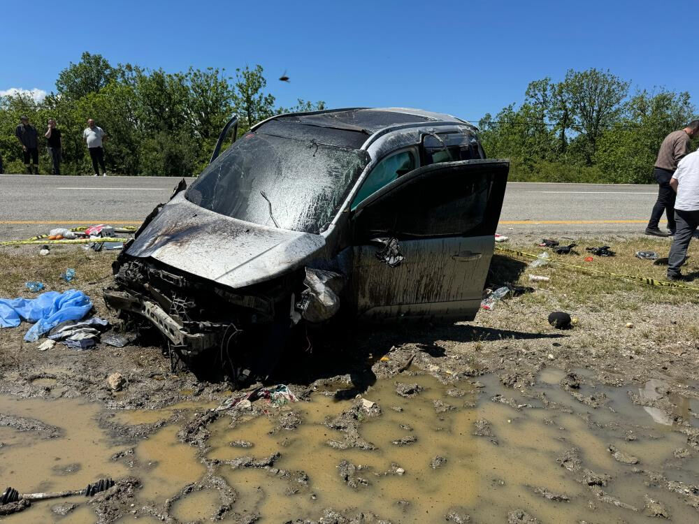 Bayram tatiline giden aile dehşeti yaşadı! Ölü ve yaralılar var Bayram tatiline giden aile dehşeti yaşadı! Ölü ve yaralılar var - 1. Resim