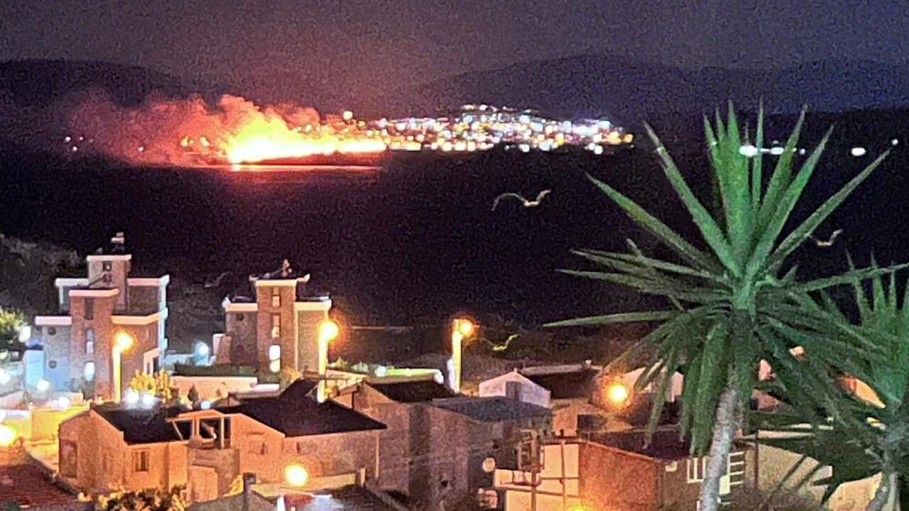 İzmir Seferihisar'daki yangından yürek sızlatan kareler... Çiçek Adası küle döndü - 1. Resim