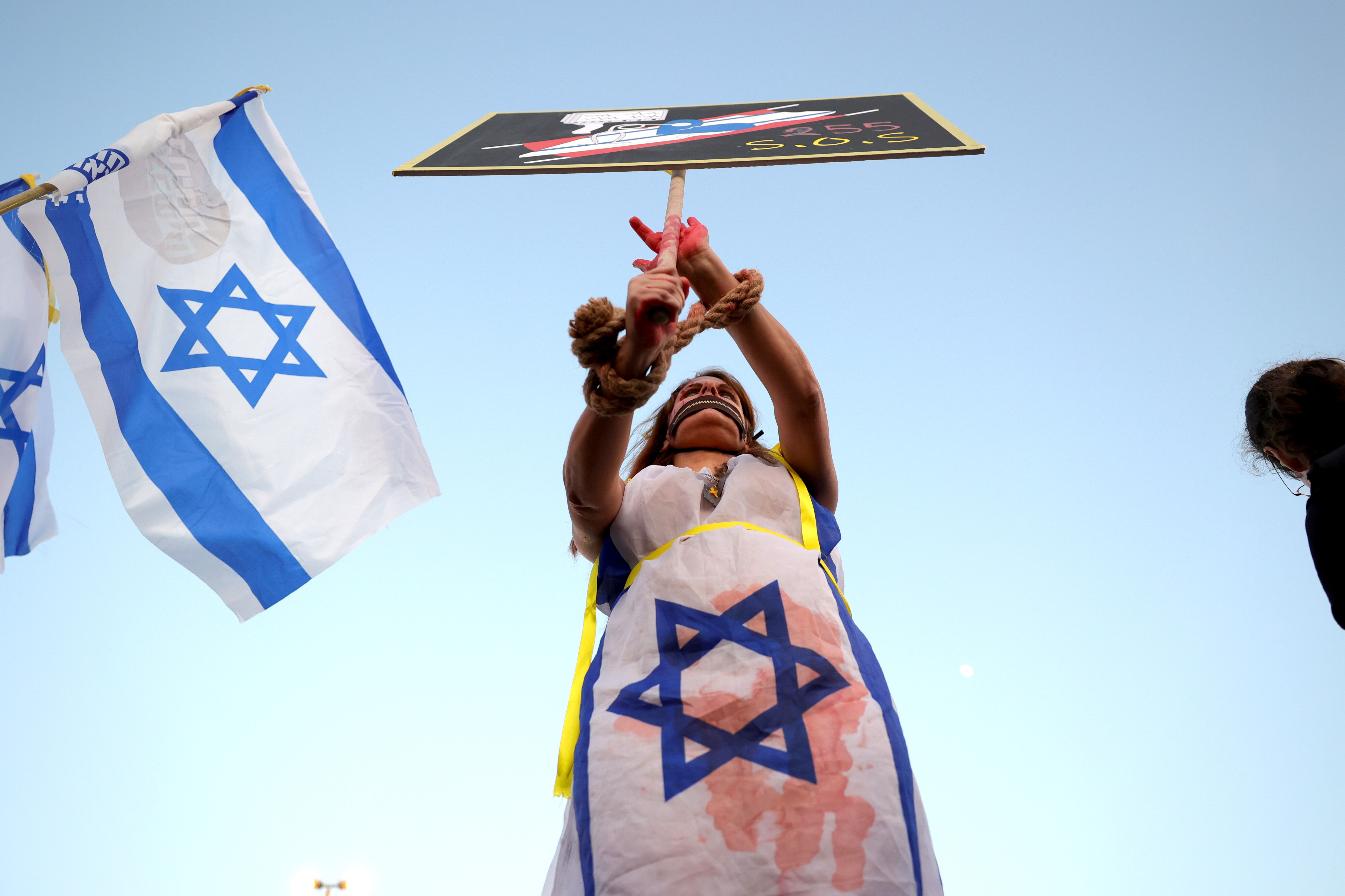 Kabine dağıldı, İsrail'de kaos çıktı! Tel Aviv'de Netanyahu istifa sloganları Kabinenin dağıldı, İsrail'de kaos çıktı! Tel Aviv'de Netanyahu istifa sloganları - 2. Resim