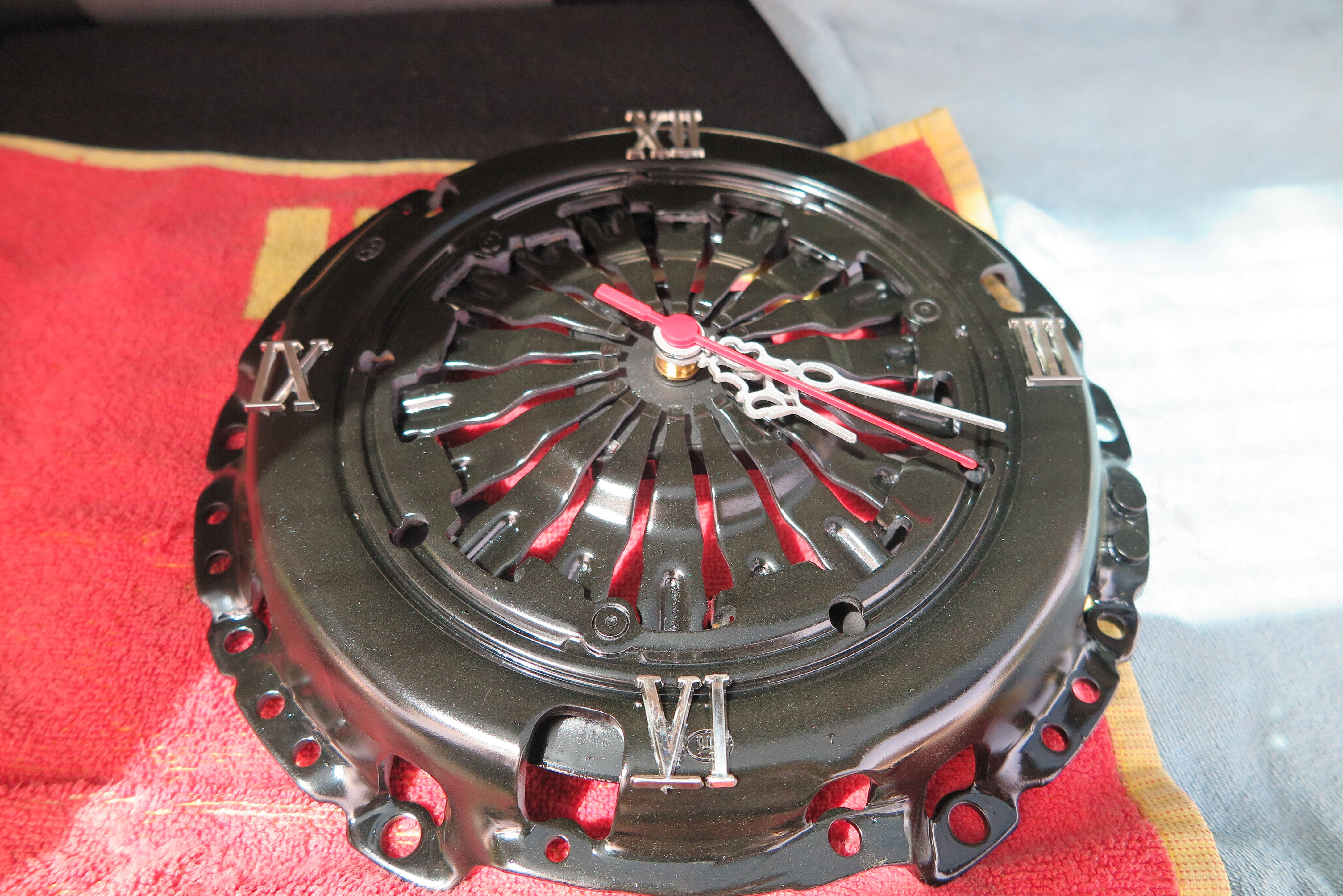 Kahramanmaraş'ta otomobilin eski parçalarından duvar saati yapıyor! Geri dönüşüme katkı için uğraşıyor... Kahramanmaraş'ta otomobilin eski parçalarından duvar saati yapıyor! Geri dönüşüme katkı için uğraşıyor... - 2. Resim