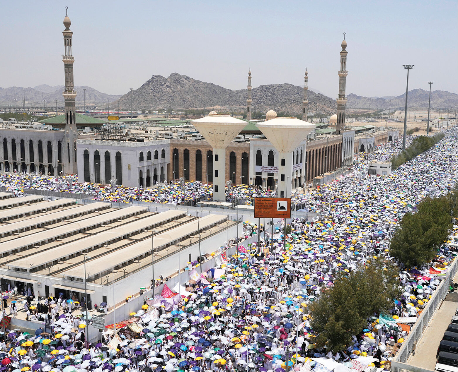 Mukaddes topraklarda çifte bayram coşkusu... Milyonlar hacı oldu Mukaddes topraklarda çifte bayram coşkusu... Milyonlar hacı oldu - 1. Resim