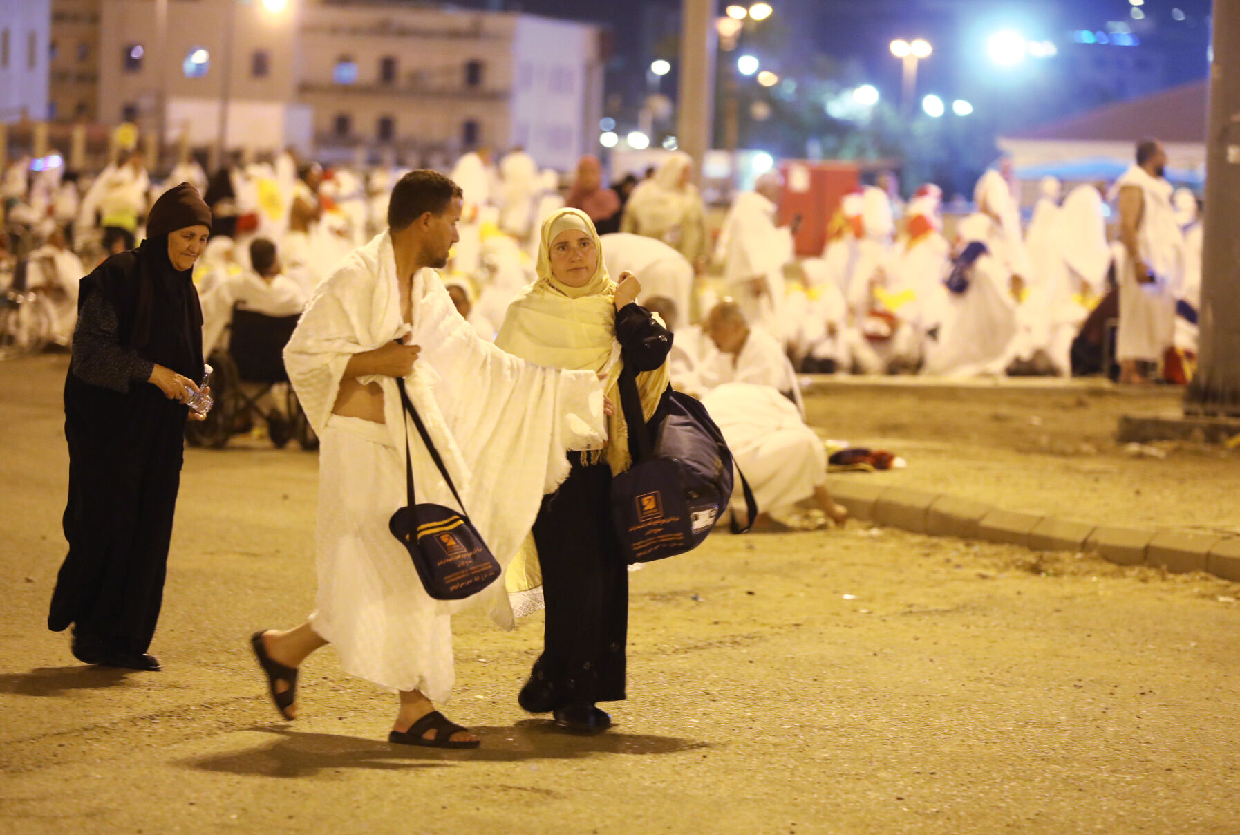 Mukaddes topraklarda çifte bayram coşkusu... Milyonlar hacı oldu Mukaddes topraklarda çifte bayram coşkusu... Milyonlar hacı oldu - 2. Resim