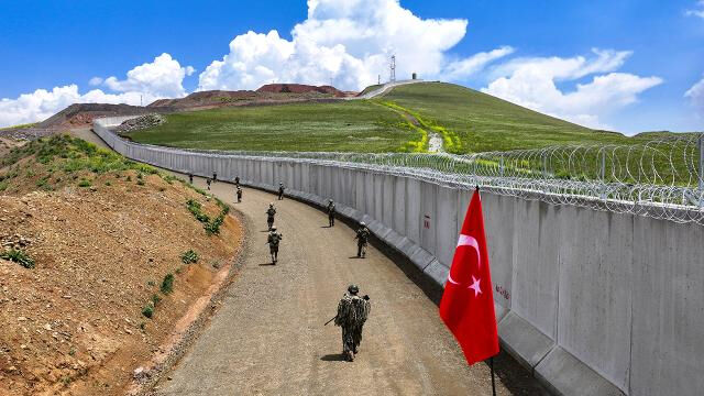 Van-İran sınırına 173 kilometrelik beton duvar tamamlandı - 1. Resim
