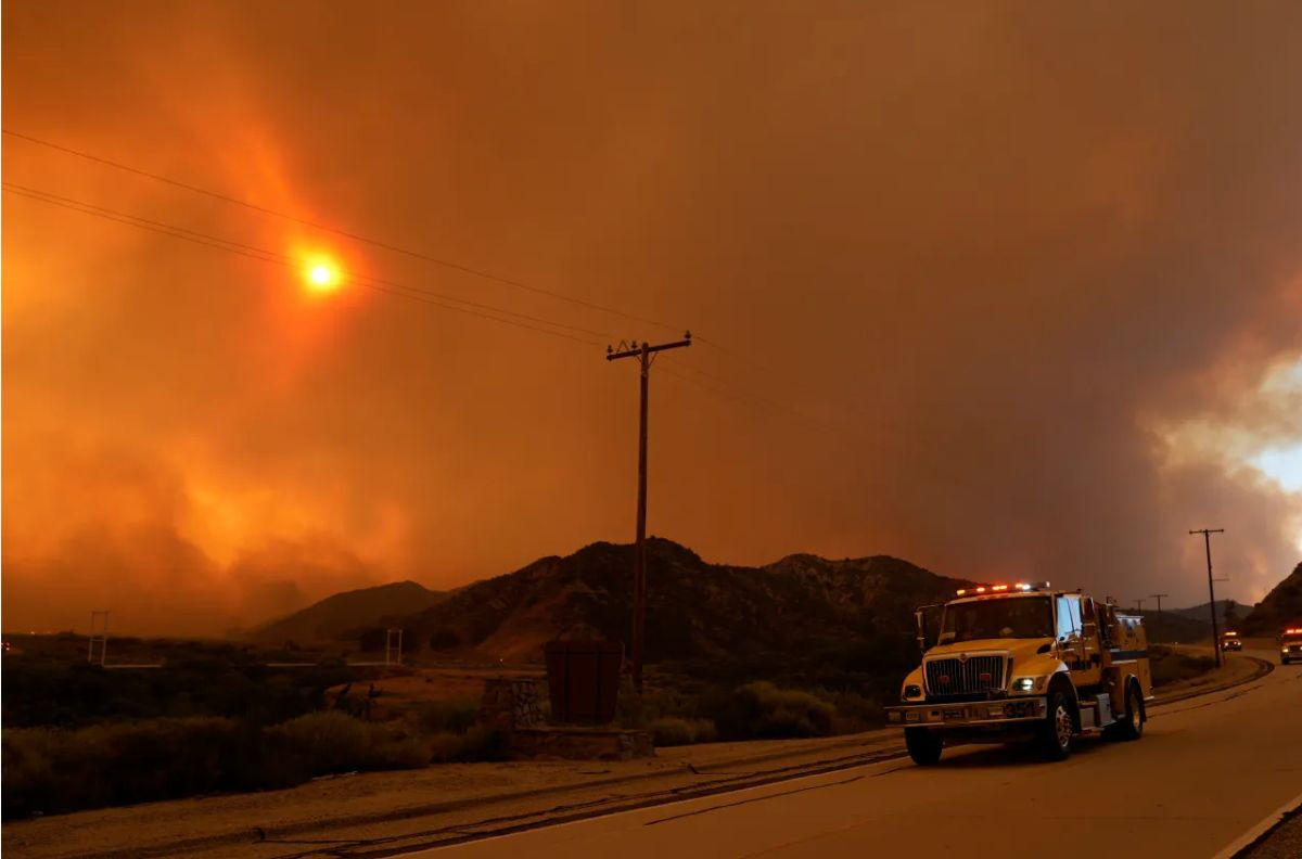 Yangınların büyüdüğü Los Angeles'ta 1200 kişi tahliye edilerek kırmızı alarm verildi Yangınların büyüdüğü Los Angeles'ta 1200 kişi tahliye edilerek kırmızı alarm verildi - 1. Resim