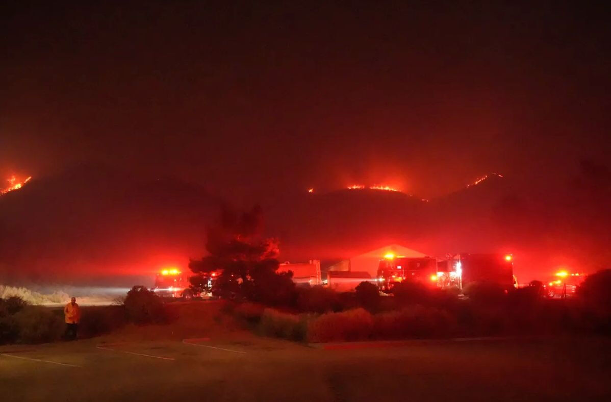 Yangınların büyüdüğü Los Angeles'ta 1200 kişi tahliye edilerek kırmızı alarm verildi Yangınların büyüdüğü Los Angeles'ta 1200 kişi tahliye edilerek kırmızı alarm verildi - 2. Resim