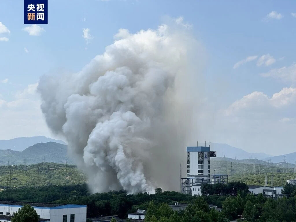 Çin, ay görevler için üç YF-100K motorunu aynı anda çalıştırarak 382 tonluk itme kuvveti elde etti! Çin, ay görevler için üç YF-100K motorunu aynı anda çalıştırarak 382 tonluk itme kuvveti elde etti! - 1. Resim