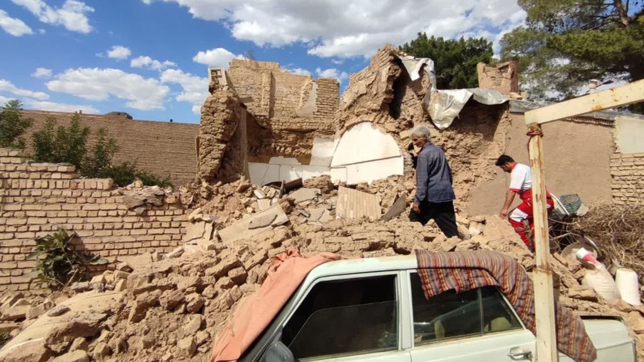 İran'da 4.9 büyüklüğünde deprem! En az 4 ölü, onlarca yaralı var - Dünya