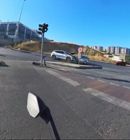 İstanbul'da korsan taksicilik yapan bir sürücü polise çarptı! 6 kişi yaralanırken korsan taksiciye ceza yağdı - 2. Resim