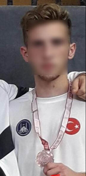 Tartışma kanlı bitti! Kick Boks sporcusu arkadaşı ile birlikte hastanelik oldu - 1. Resim