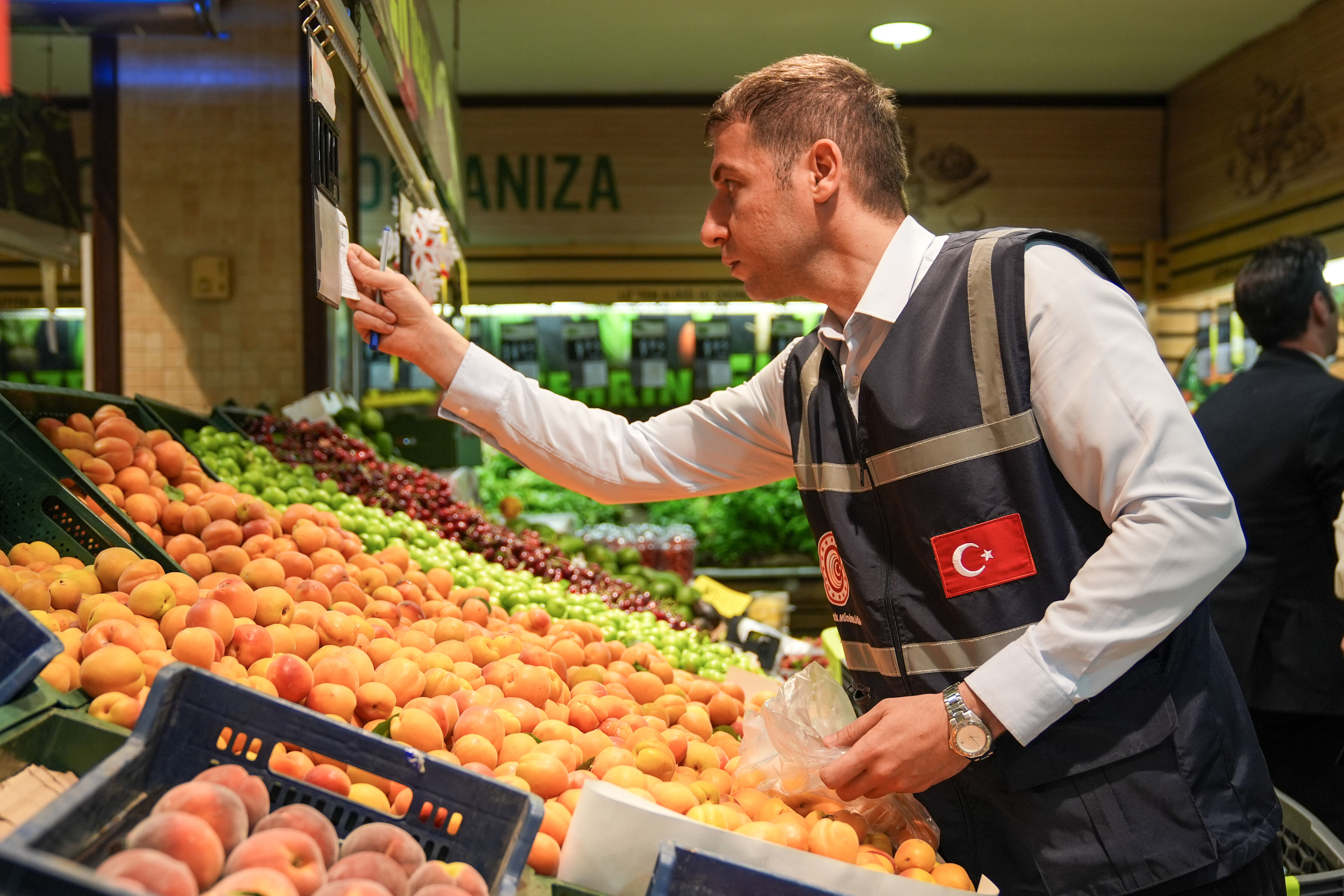 Ticaret Bakanı Bolat, "acımayacağız" diyerek duyurdu: Otomobil piyasasını normalleştireceğiz Ticaret Bakanı Bolat, "acımayacağız" diyerek duyurdu: Otomobil piyasasını normalleştireceğiz - 1. Resim