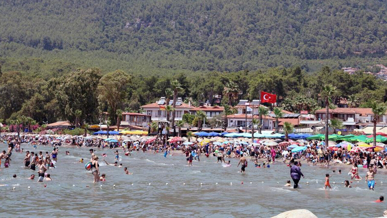 Ula'nın Akyaka Mahallesi'ne tatilciler akın etti, nüfus tam 13 kat arttı! Ula'nın Akyaka Mahallesine tatilciler akın etti, nüfus tam 13 kat arttı! - 1. Resim