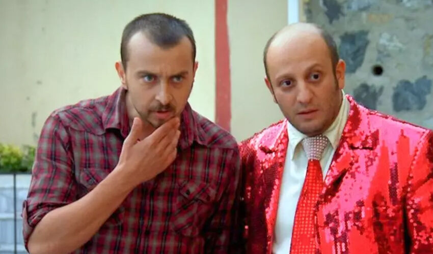 Ali Atay ve Serkan Keskin’den yeni komedi: Anonim dizisinde buluştular Ali Atay ve Serkan Keskin’den yeni komedi: Anonim dizisinde buluştular - 1. Resim