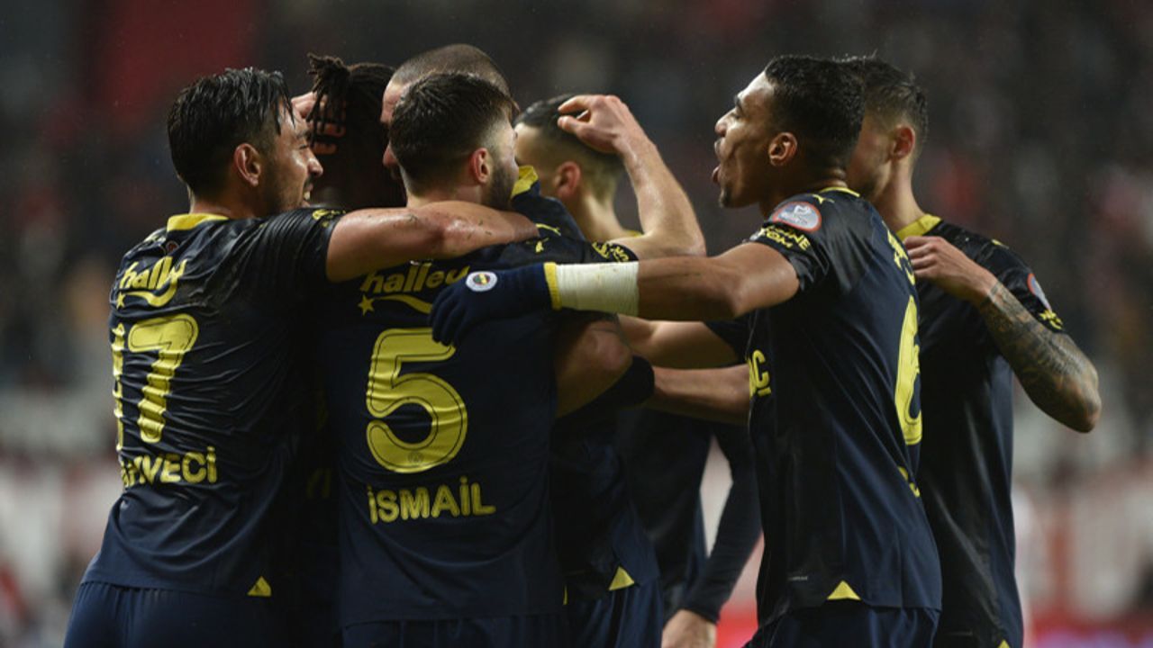 Galatasaray, Fenerbahçe&#039;nin anlaşması beklenen Batshuayi&#039;yi kaptı