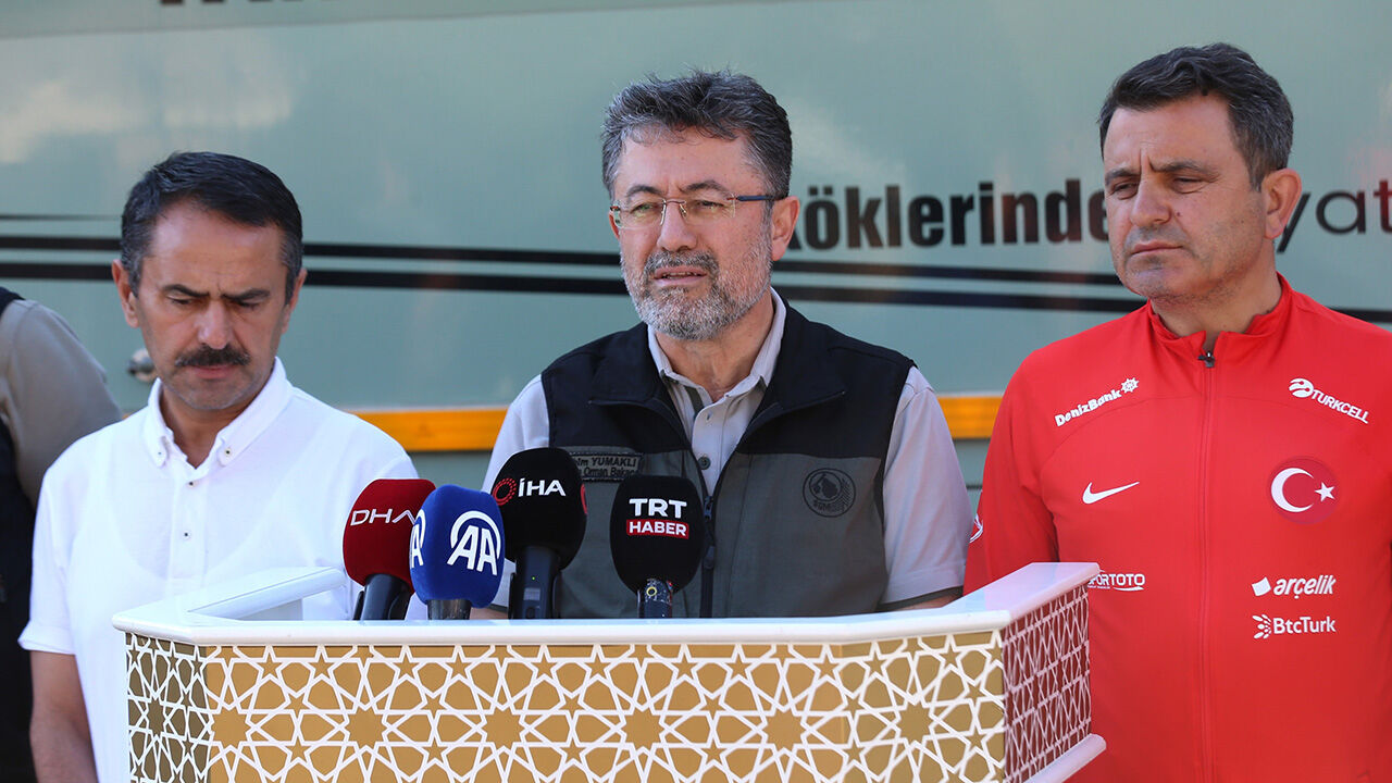 Muğla, İzmir, Çanakkale ve Uşak'ta orman yangını! Havadan ve karadan müdahale ediliyor İzmir, Çanakkale ve Uşak'ta orman yangını! Havadan ve karadan müdahale ediliyor - 5. Resim