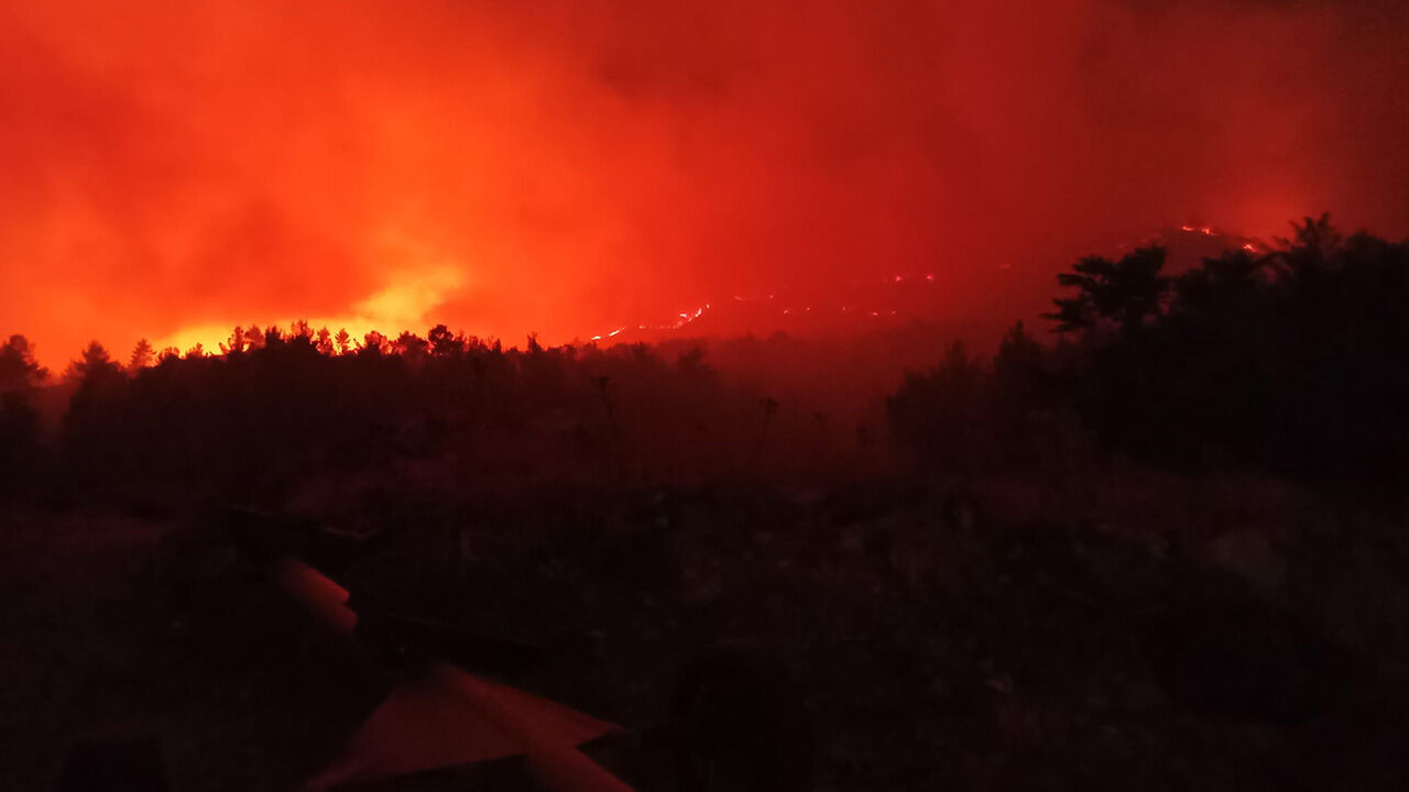 Muğla, İzmir, Çanakkale ve Uşak'ta orman yangını! Havadan ve karadan müdahale ediliyor İzmir, Çanakkale ve Uşak'ta orman yangını! Havadan ve karadan müdahale ediliyor - 8. Resim