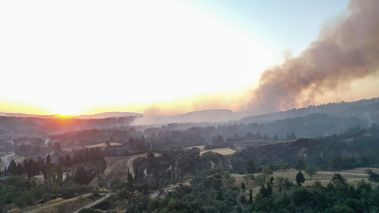 Muğla, İzmir, Çanakkale ve Uşak'ta orman yangını! Havadan ve karadan müdahale ediliyor İzmir, Çanakkale ve Uşak'ta orman yangını! Havadan ve karadan müdahale ediliyor - 6. Resim