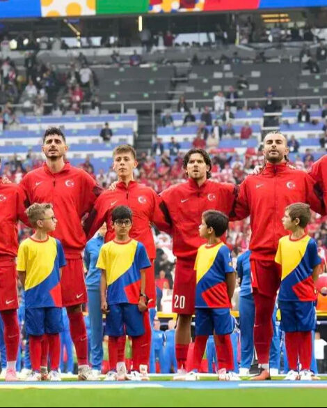 Miniklerin seremonide Arda Güler'i göz hapsine alması olay oldu - 2. Resim