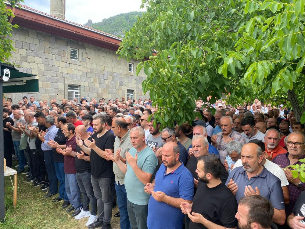 Rize'de Jandarma Üsteğmen Aydın Samet Ekşi eşinin ölümü sonrasında tutuklandı! Evlilikteki detay kahretti Rize'de Jandarma Üsteğmen Aydın Samet Ekşi eşinin ölümü sonrasında tutuklandı! Evlilikteki detay kahretti - 2. Resim