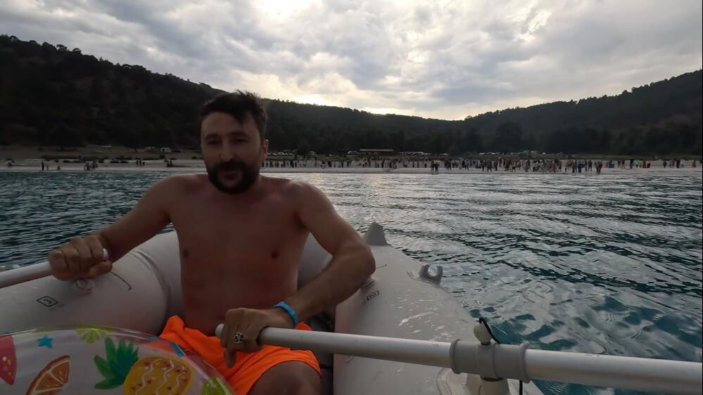 Salda Gölü'nde can pazarı! Küçük kızın bindiği şişme at sürüklendi... Salda Gölü'nde can pazarı! Küçük kızın bindiği şişme at sürüklendi... - 3. Resim