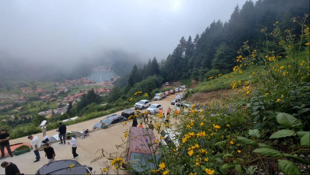 Trabzon Uzungöl'de araç kuyruğu kilometrelerce uzadı - 3. Resim