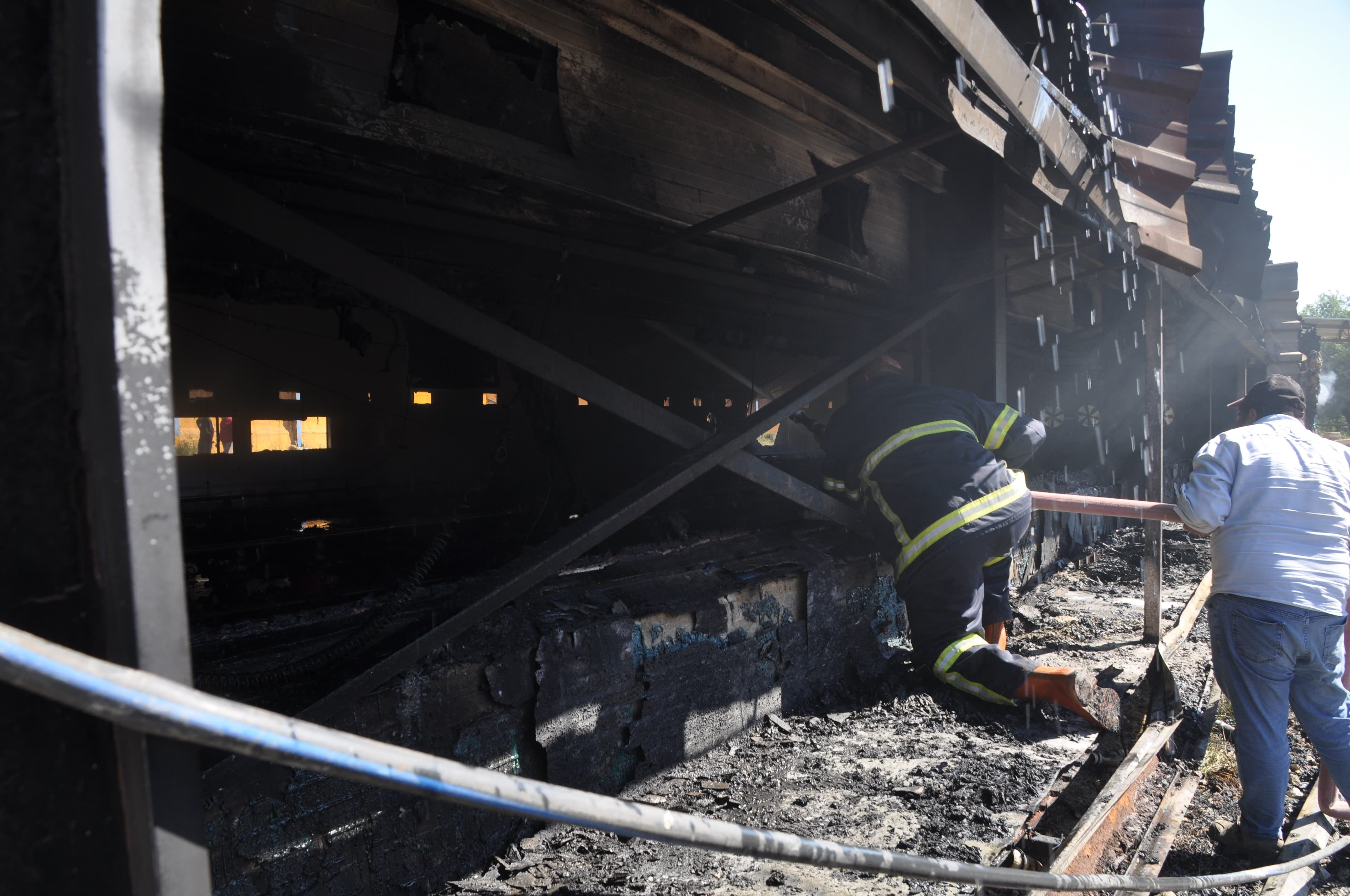 Bolu'da kümes alev alev yandı: 20 bin civciv canlı canlı küle döndü - 3. Resim