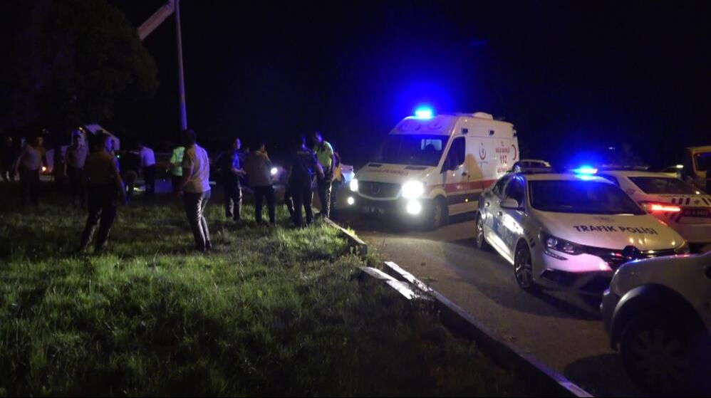 K&uuml;tahya'da feci kaza! Arabalar &ccedil;arpıştı, &ouml;l&uuml; ve yaralılar var - 1. Resim