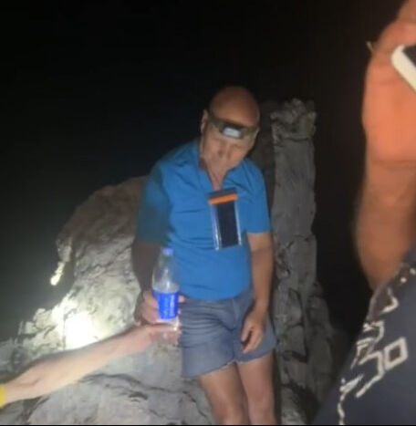 Mersin'de gezmeye &ccedil;ıkan 5 arkadaş korku dolu anlar yaşadı! Ekipler operasyonla kurtardı - 2. Resim