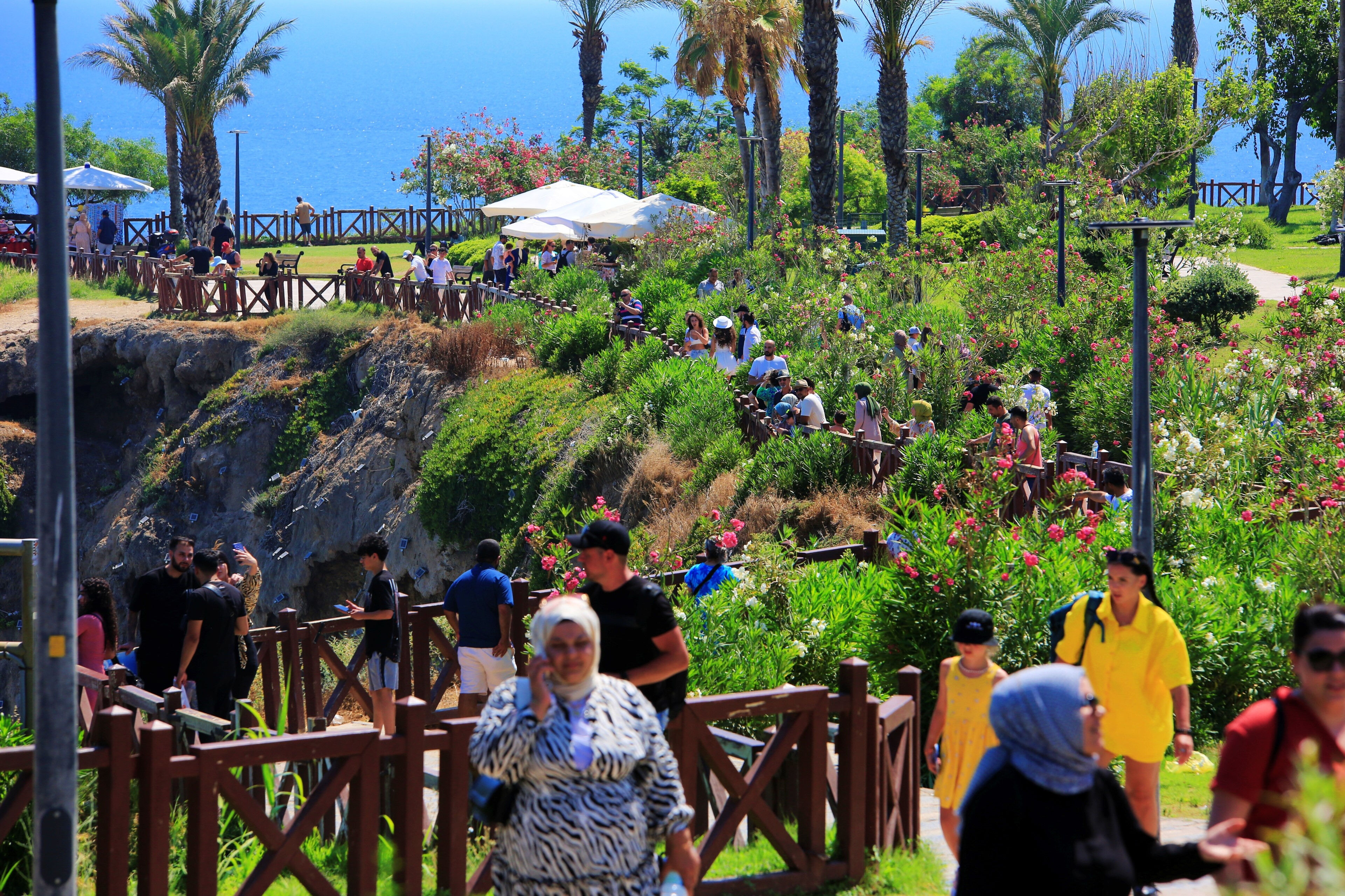 Meteoroloji son raporunu paylaştı! Sıcaklıklar 44 dereceyi bulacak, g&ouml;lge bile kavuracak... - 5. Resim