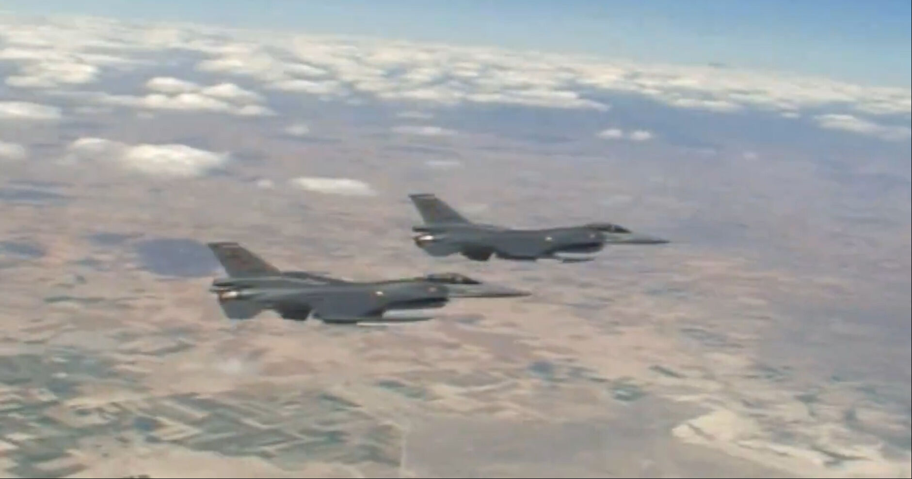 Türk askeri Hakurk ve Kandil'de tespit edilen teröristleri bombaladı - 2. Resim