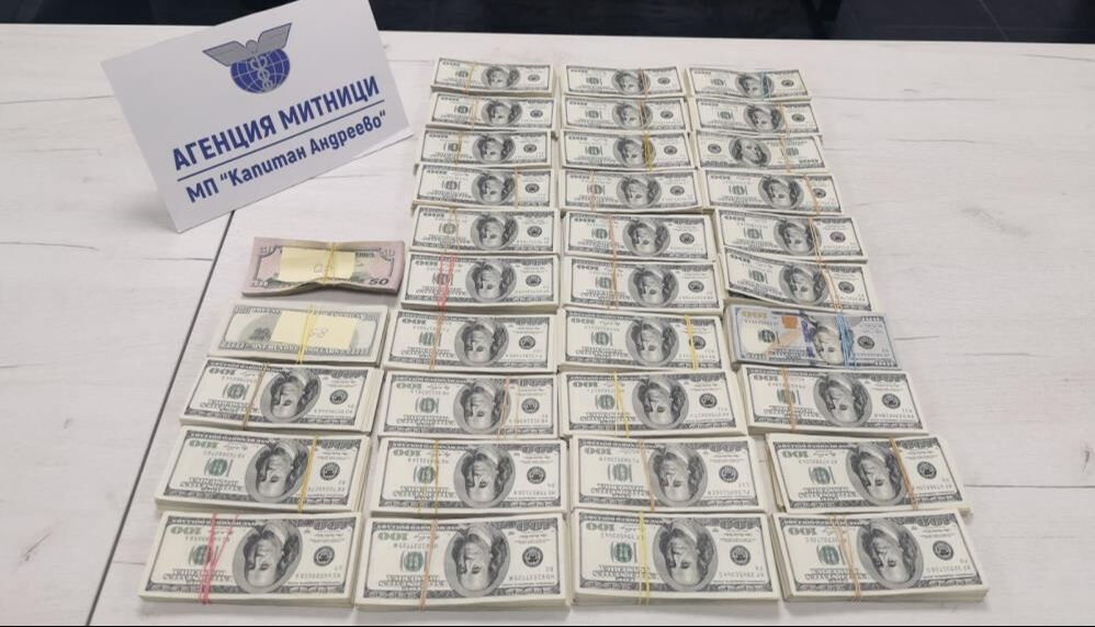 Ukrayna'dan Türkiye'ye girerken 340 bin dolar yakalattı! Saklama yeri polisleri şoke etti Ukrayna'dan Türkiye'ye girerken 340 bin dolar yakalattı! Saklama yeri polisleri şoke etti - 2. Resim