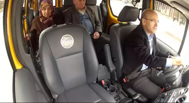 Bakan Şimşek'in taksici olduğu görüntüler yeniden gündem oldu: Bari otobüs parası verseydiniz Bakan Şimşek'in taksici olduğu görüntüler yeniden gündem oldu: Bari otobüs parası verseydiniz - 2. Resim