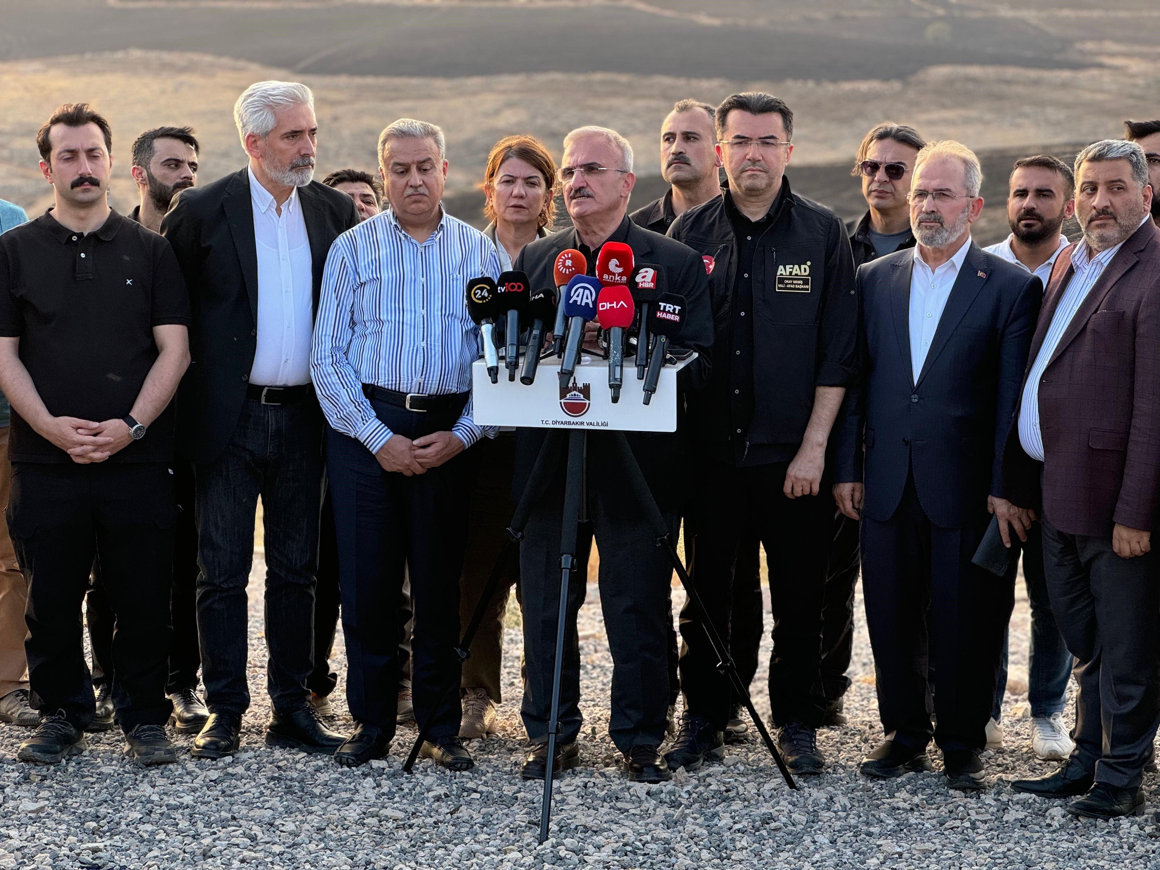 Diyarbakır ve Mardin'deki yangın faciasına 5 milyonluk acil durum ödeneği Diyarbakır ve Mardin'deki yangın faciasına 5 milyonluk acil durum ödeneği - 1. Resim