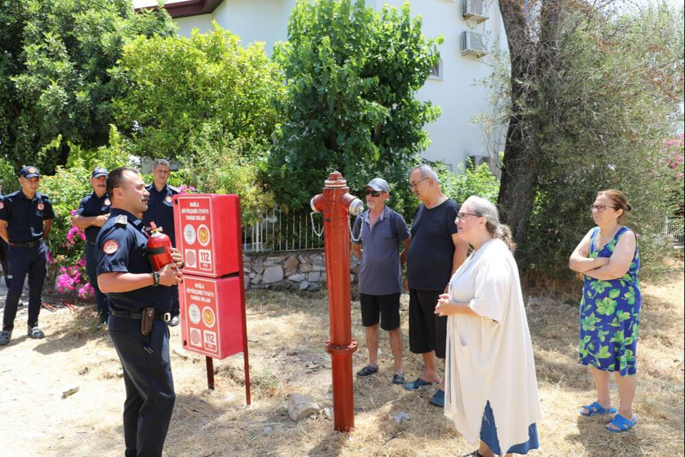 Fethiye'deki Şövalye Adası sakinlerine yangın eğitimi verildi Fethiye'deki Şövalye Adası sakinlerine yangın eğitimi verildi - 2. Resim