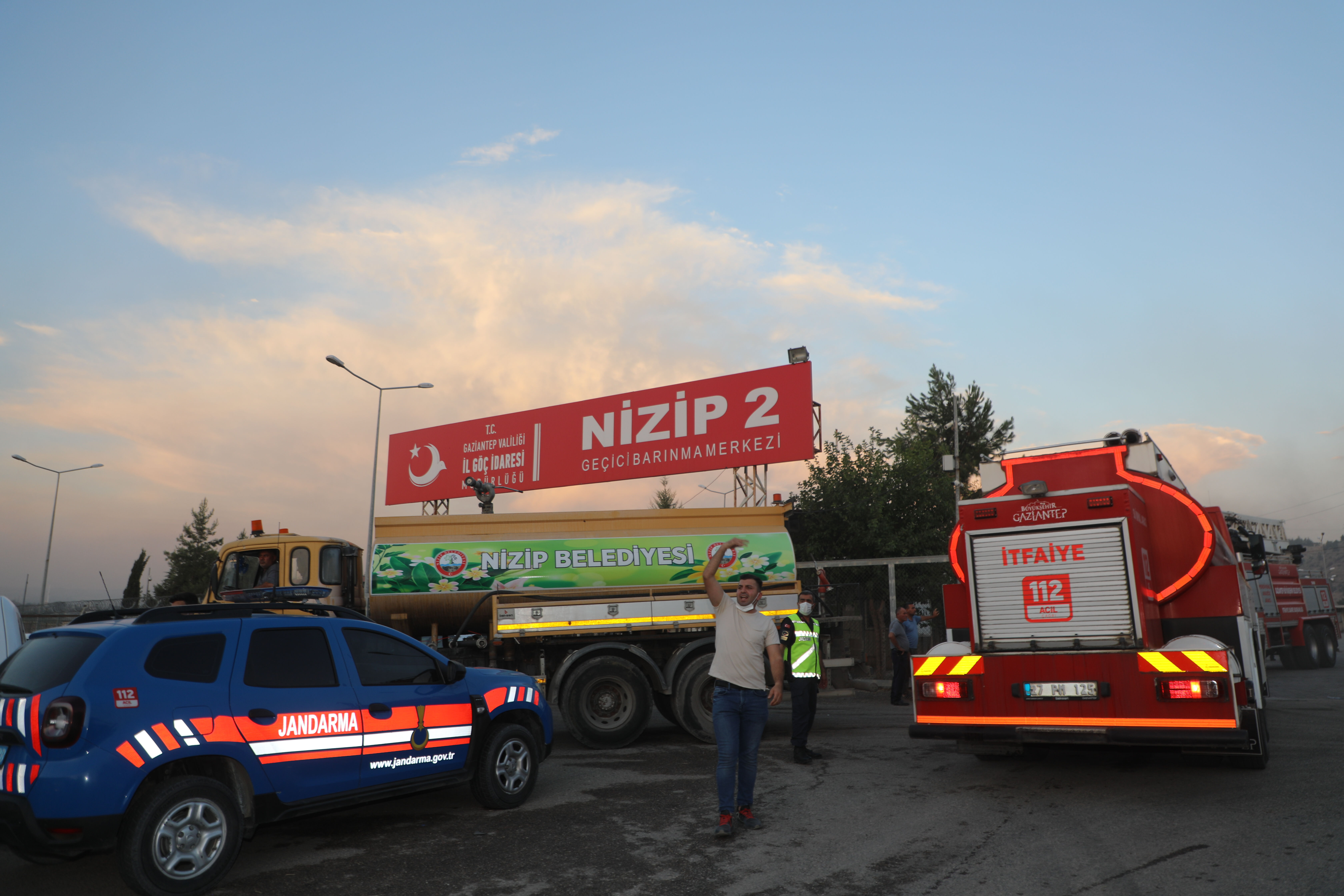 Gaziantep'te göçmen kampında yangın çıktı! Gaziantep'te göçmen kampında yangın çıktı! - 4. Resim
