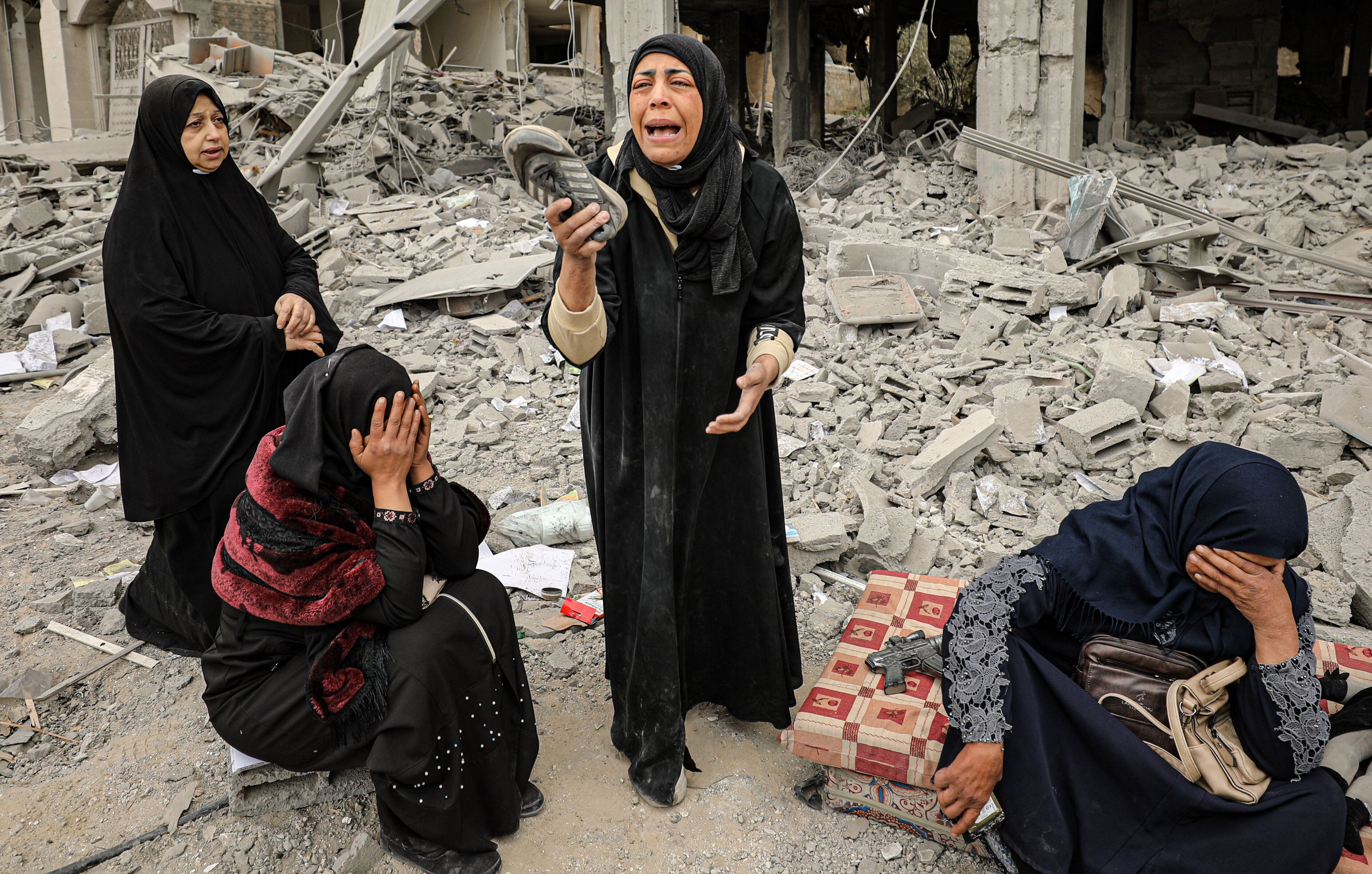 İsrail Gazze'ye bomba yağdırdı! Çoğu çocuk en az 14 Filistinli hayatını kaybetti İsrail Gazze'ye bomba yağdırdı! Çoğu çocuk en az 14 Filistinli hayatını kaybetti - 1. Resim