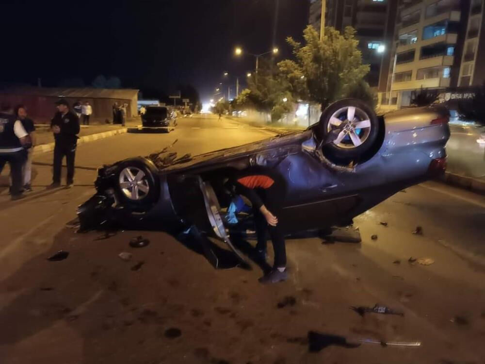 Muş'ta iki araç çarpıştı, ölü ve yaralılar var Muş'ta iki araç çarpıştı, ölü ve yaralılar var - 1. Resim