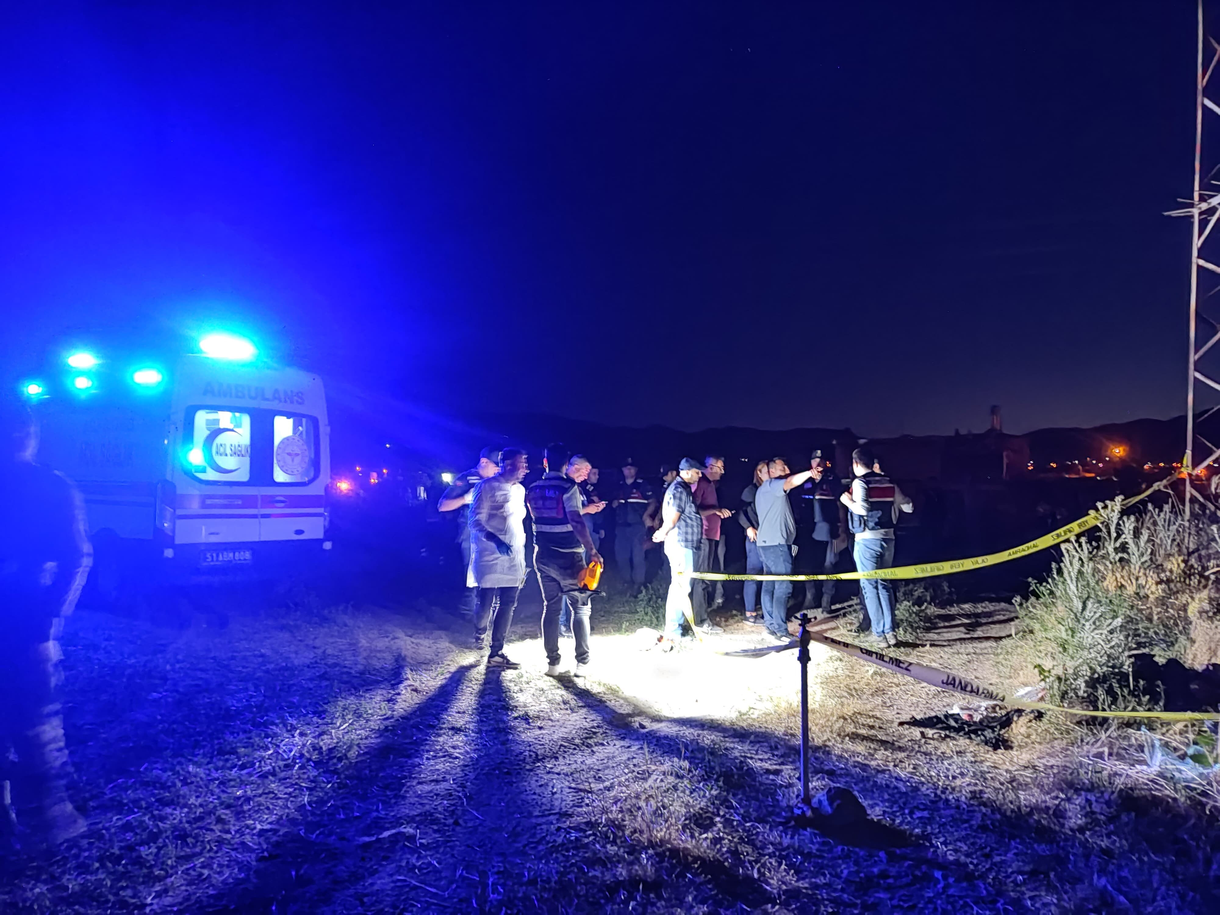 Niğde'de korku dolu dakikalar! Amca-yeğen 'toprak' için tartıştı 3 kişi öldü Niğde'de korku dolu dakikalar! Amca-yeğen 'toprak' için tartıştı 3 kişi öldü - 2. Resim